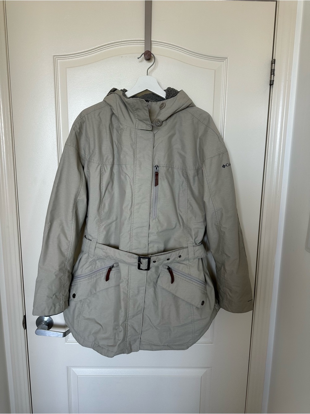 Columbia Women's Hooded Puffer Jacket in Light Taupe